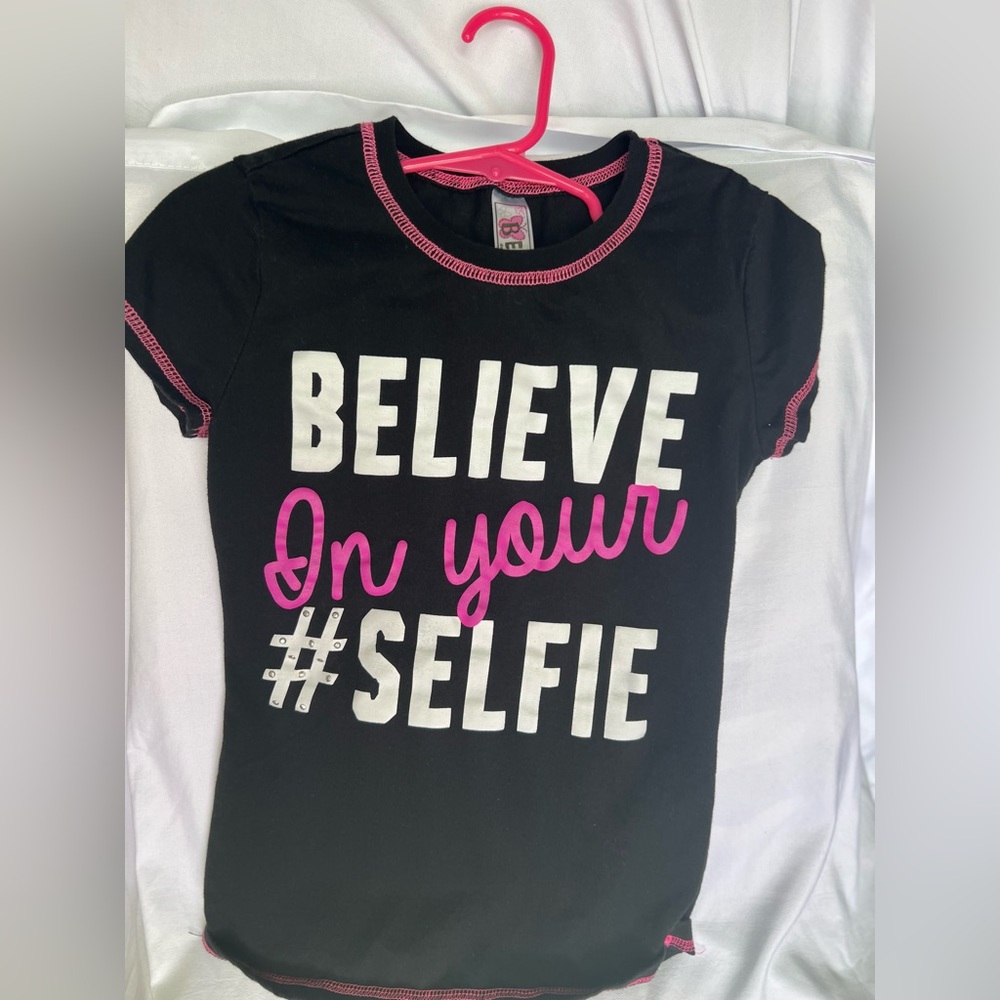 Short sleeve tee in excellent condition